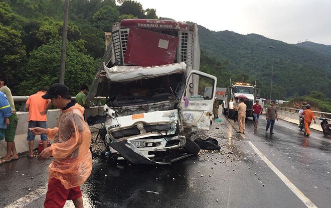Tai nạn liên hoàn phía nam hầm Hải Vân, giao thông ách tắc nghiêm trọng