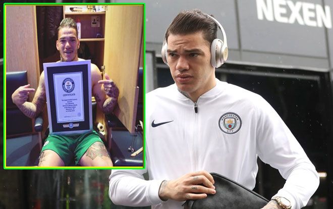 Sao Man City lập kỷ lục Guinness nhờ cú phát bóng dài bằng 7 chiếc xe buýt 2 tầng