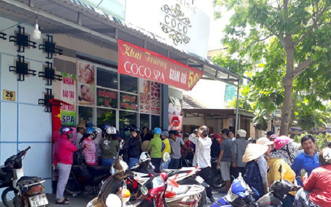 Nhân viên bàng hoàng phát hiện chủ chết trong tư thế ngồi tại nhà bếp