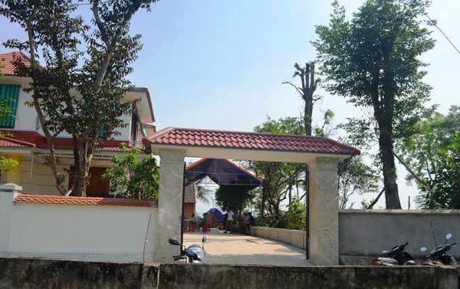 Giúp thợ hàn làm bờ rào, chủ nhà bị điện giật tử vong