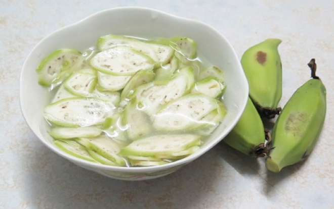 Chị em đổ xô nhau mua chuối xanh luộc để giảm mỡ bụng thần tốc