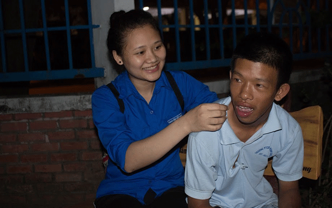 Những lớp học không bụi phấn mà tràn ngập tình thương