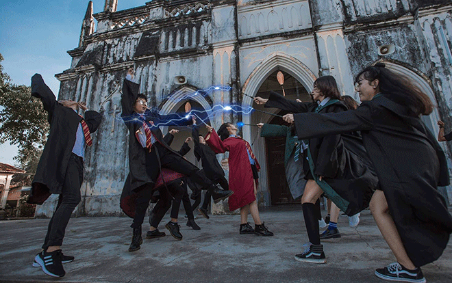 ‘Cả thế giới’ ra đây mà xem bộ ảnh kỷ yếu Harry Potter chất phát ngất của teen Nha Trang