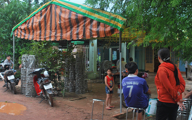 Cha chém con rể và con gái rồi uống thuốc trừ sâu tự tử