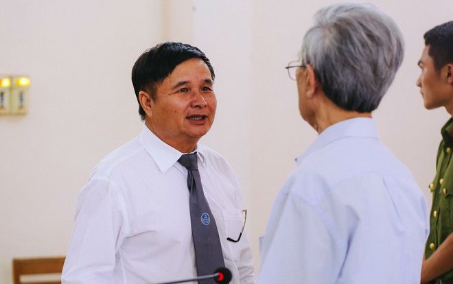 Luật sư của bị cáo 77 tuổi phạm tội dâm ô với trẻ em: 'Tôi còn muốn toà tuyên vô tội chứ không chỉ giảm xuống 18 tháng tù treo'
