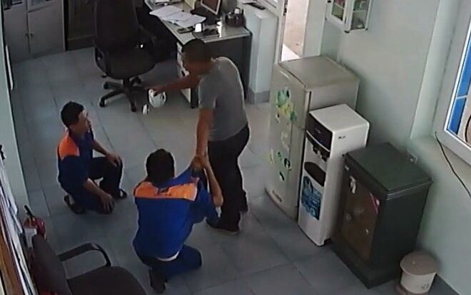 Bắt giữ đối tượng hành hung, ép nhân viên bán xăng quỳ