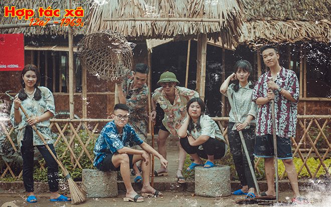 Teen Hà thành khiến dân mạng ‘chao đảo’ với bộ ảnh kỷ yếu 'chất như nước cất' chụp giữa khu chợ quê