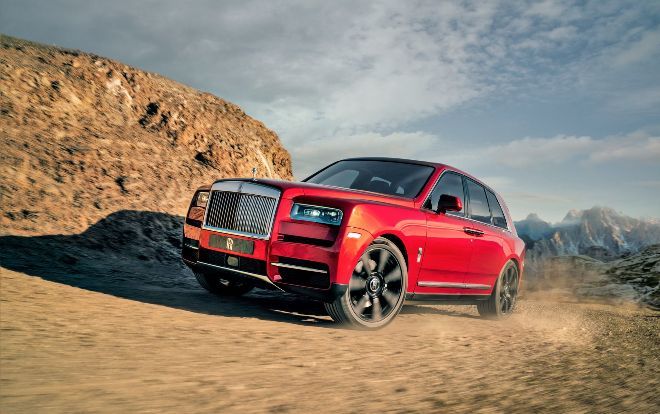 Xế hộp siêu sang Rolls-Royce Cullinan có giá hơn 41 tỷ đồng tại Việt Nam