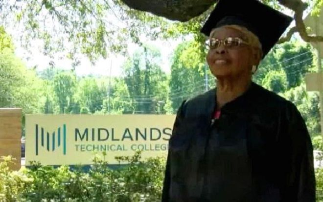 Bà lão 92 tuổi tốt nghiệp đại học lần thứ tư ở Mỹ