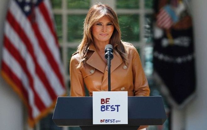 Bà Melania phẫu thuật khối u, ông Trump tức tốc tới bệnh viện