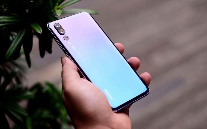 Huawei P20 Pro ra mắt tại Việt Nam: Có đến 3 camera sau, chụp đẹp như máy ảnh chuyên nghiệp