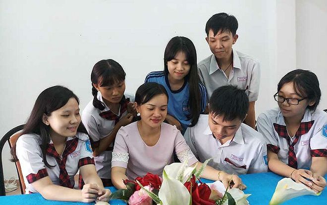 Cô giáo nấu sữa bắp kiếm tiền lo cho học sinh