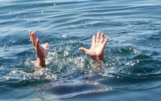 Trượt chân vào vũng nước sâu, 2 học sinh chết đuối thương tâm