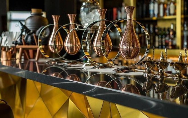 Khách sạn cực xa xỉ, từ quầy bar tới món ăn đều dát vàng, nhìn thôi đã 'choáng'