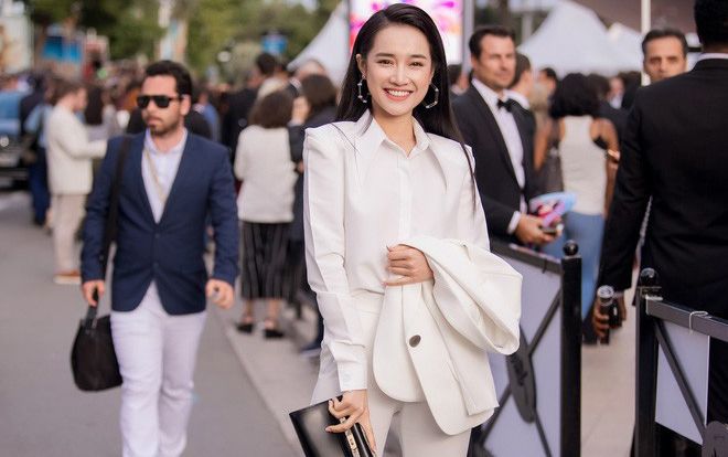 Chỉ sắm 'phiên bản bình dân' của Hermes, Nhã Phương đúng là sao nữ ít mê đồ hiệu nhất showbiz Việt