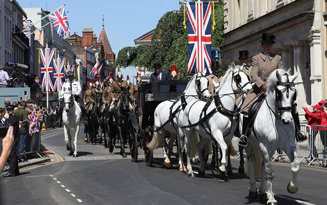 Diễn tập siêu hoành tráng trước đám cưới Hoàng tử Harry và nàng 'lọ lem' Meghan