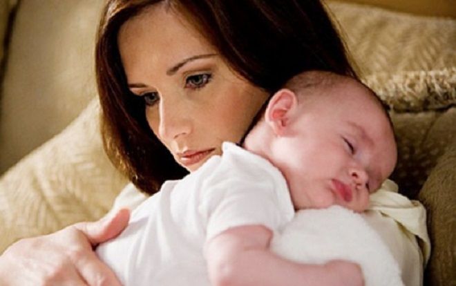 Không sinh thường được, mẹ trẻ bị cả nhà nội lẫn ngoại coi là… tội đồ dù con đã được 9 tháng tuổi