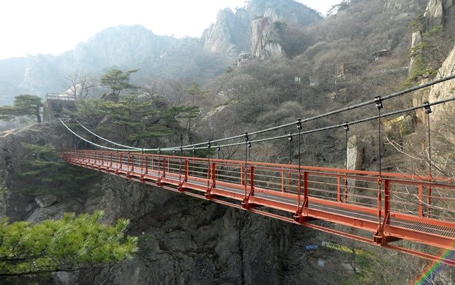 Những cây cầu thách thức sự can đảm, chỉ nhìn thôi đã chóng mặt