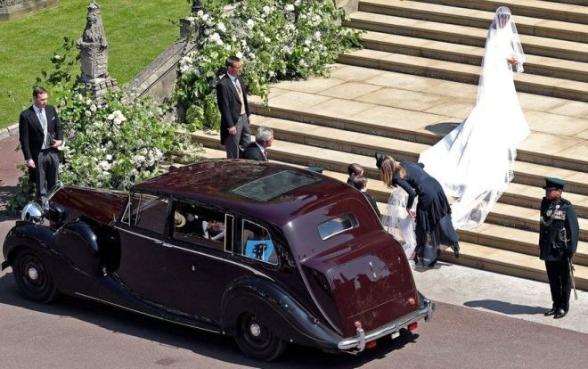 Dàn siêu xe khủng trong đám cưới của Hoàng tử Harry và Công nương Meghan Markle