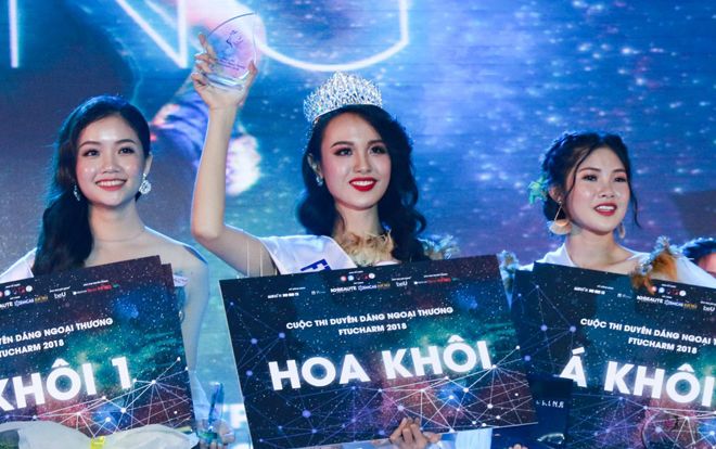 Trả lời quá khôn ngoan về vấn nạn ấu dâm, nữ sinh xuất sắc giành giải Hoa khôi Ngoại thương