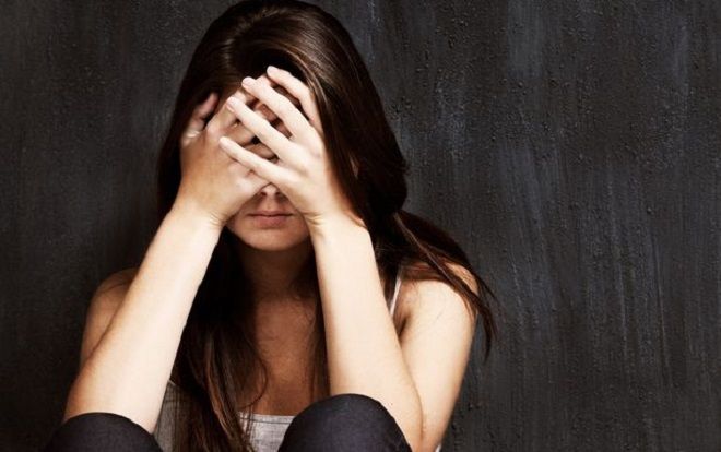 Đi chơi về sau 22h, cô gái hơn 20 tuổi bị bố mẹ đánh đòn kèm combo chửi 'không tiếc lời'