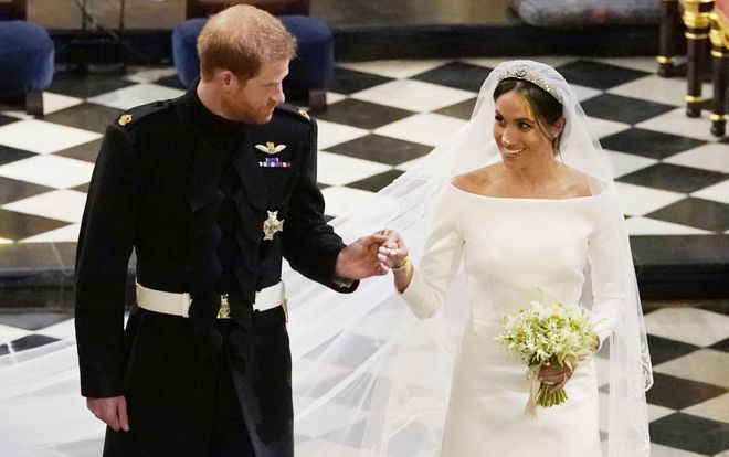 Trông thì tối giản nhưng 2 mẫu váy cưới của Meghan Markle trị giá tới hơn 8 tỷ đồng