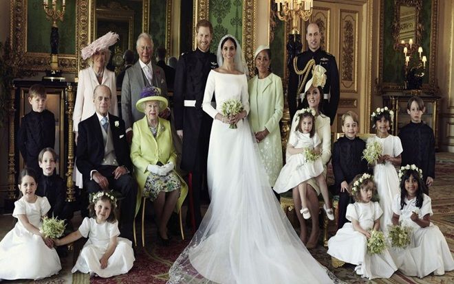Hoàng tử Harry và Công nương Meghan Markle rạng rỡ trong ảnh cưới chính thức vừa được công bố