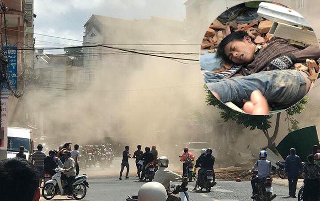 Tường nhà đổ sập khi đang tháo dỡ, 3 người bị thương nặng giữa gạch đá ngổn ngang