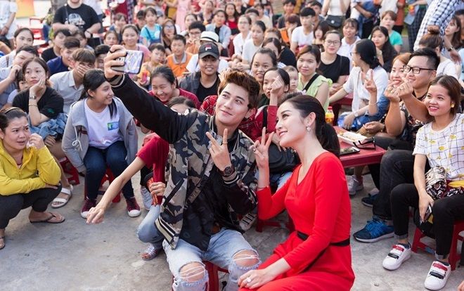 Giới trẻ Đà Nẵng 'quẩy hết mình - check in hết góc' cùng Sao tại Lễ hội ẩm thực đường phố