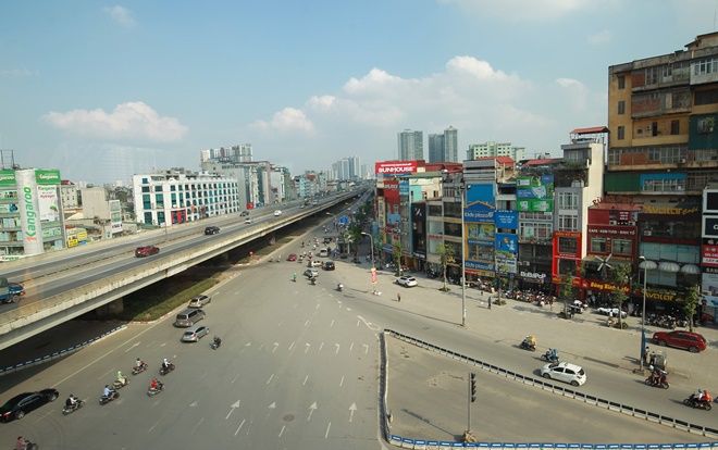 Khung cảnh đường phố Hà Nội đầy khác lạ khi nhìn từ khoang tàu tuyến đường sắt trên cao