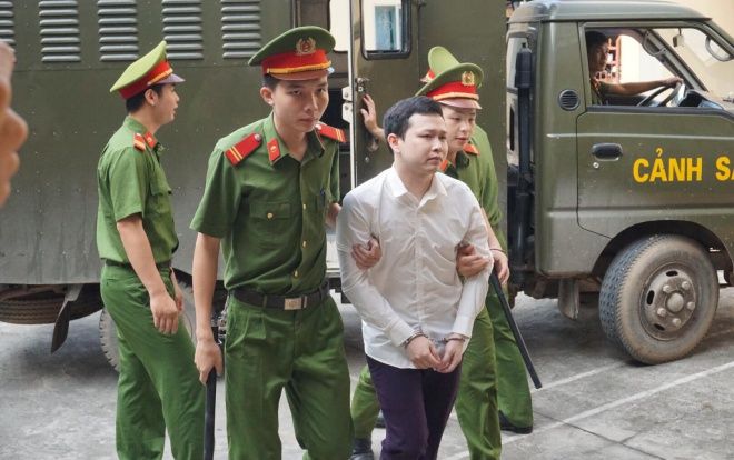 Vụ xử bác sĩ Hoàng Công Lương: Luật sư đề nghị HĐXX trả hồ sơ điều tra lại, cho bị cáo Trần Văn Sơn tại ngoại