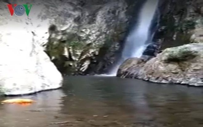 Đưa thi thể nam phượt thủ ra khỏi rừng Phan Dũng