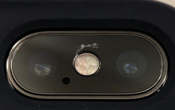 Người dùng iPhone X than trời vì cụm camera sau dễ nứt, vỡ
