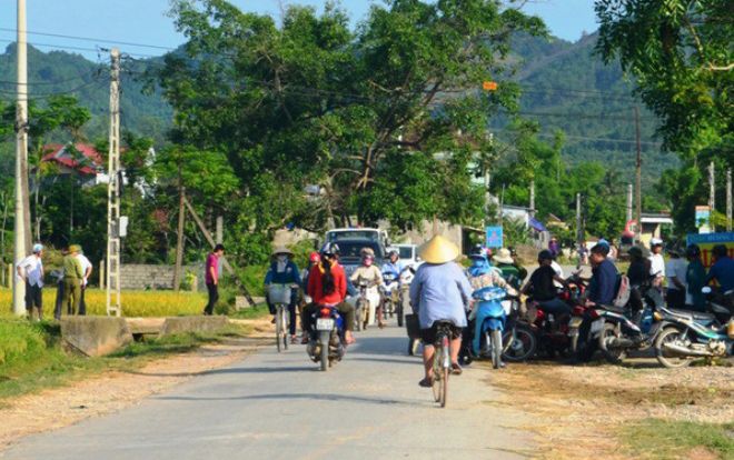 Hàng trăm người theo dõi khai quật tử thi nữ kế toán trưởng