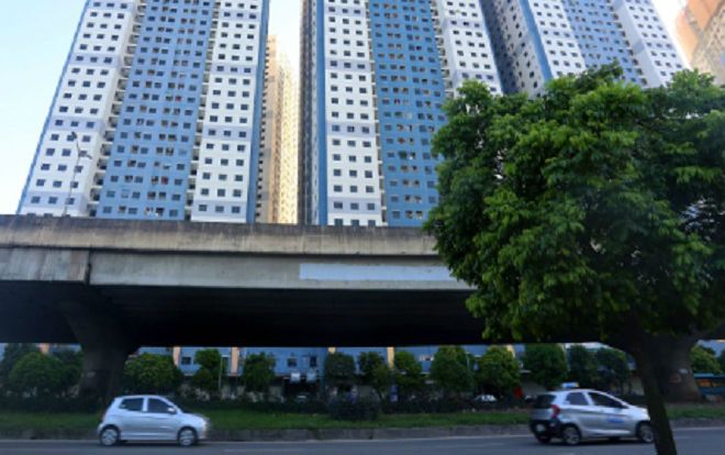 'Vỡ trận' chỗ gửi ô tô vì 120.000 dân chỉ có 800 lốt xe