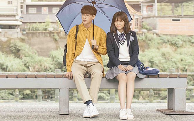 'Bạn gái' cực xinh đẹp lại dịu dàng hết nấc của Isaac trong MV mới gây sốt là ai?