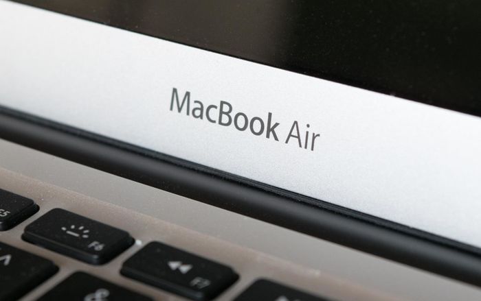 Sắp hết vòng đời, MacBook Air giảm giá 3-4 triệu đồng tại VN