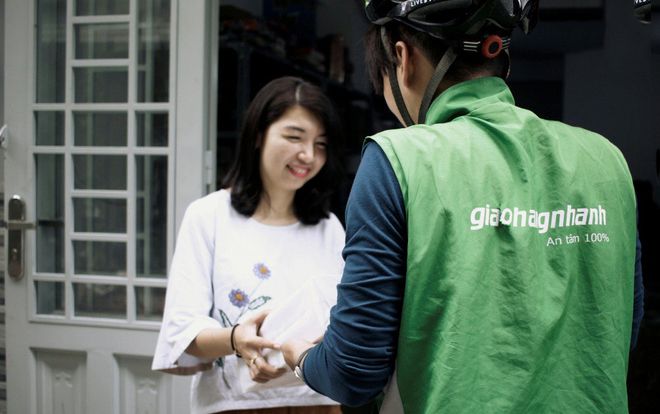 Khách hàng “tố” gửi iPhone 7 Plus qua Giao hàng nhanh, nhận được hộp trống