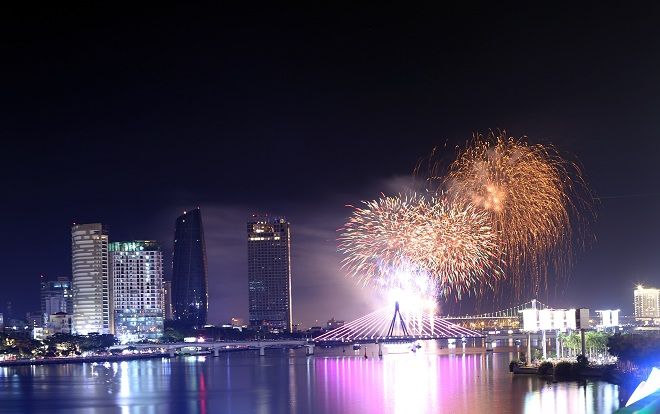 Mãn nhãn với màn tranh tài đỉnh cao của 2 đội Pháp-Mỹ trong Lễ hội pháo hoa quốc tế ở Đà Nẵng