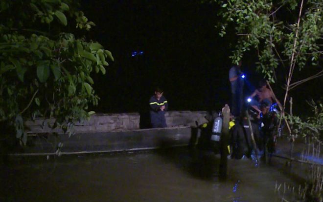 Đưa 2 con đi tắm sông, cha chết đuối thương tâm