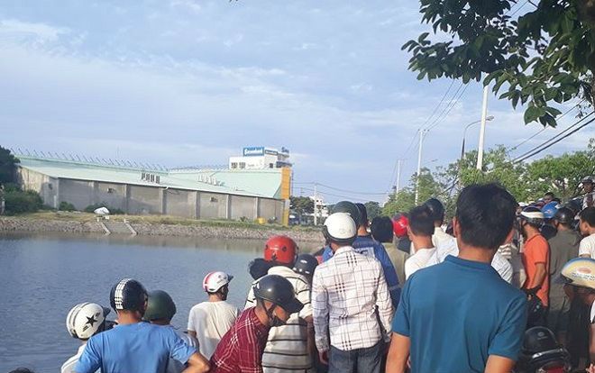 Phát hiện thi thể tài xế xe ôm nổi trên mặt hồ