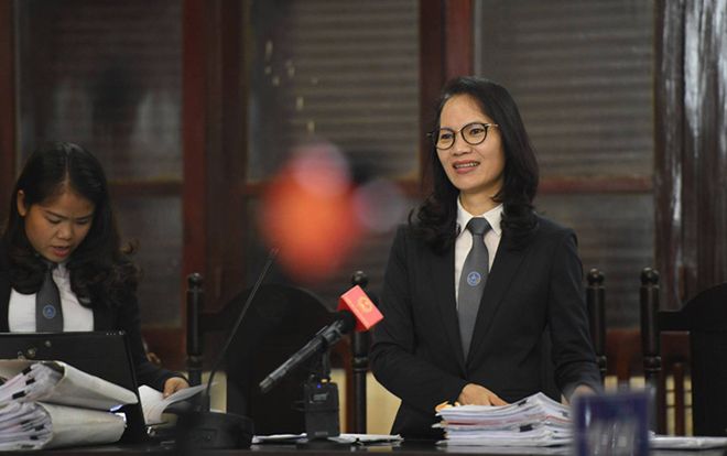 Nóng: Tòa xét xử BS Lương bất ngờ quyết định quay lại phần xét hỏi, có thể do lộ 'lỗi đánh máy' của Bộ Y tế