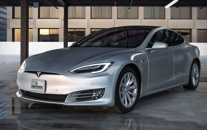 Rapper Kanye West và Kim Kardashian tậu siêu xe nhanh nhất thế giới