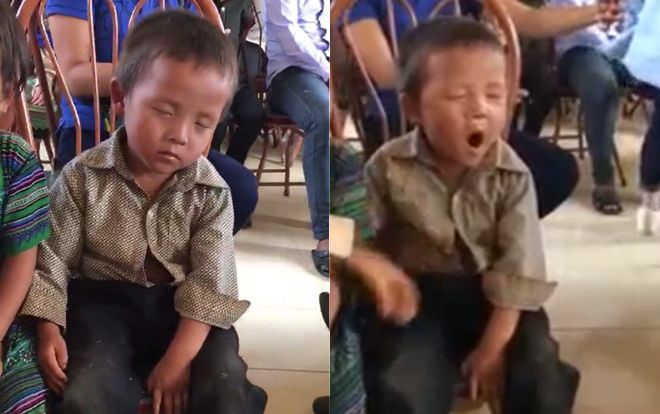Giấc ngủ gật gù của em bé vùng cao trong buổi nhận quà từ thiện khiến dân mạng vừa thương vừa buồn cười