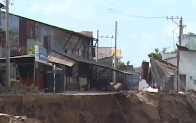 Gần 50 ngôi nhà bị sạt lở ở Tiền Giang