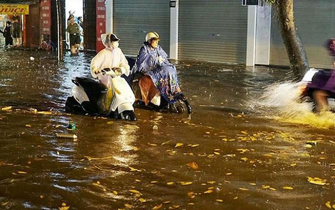 Kiến trúc sư bóc mẽ vì sao nhiều chung cư cứ mưa là ngập