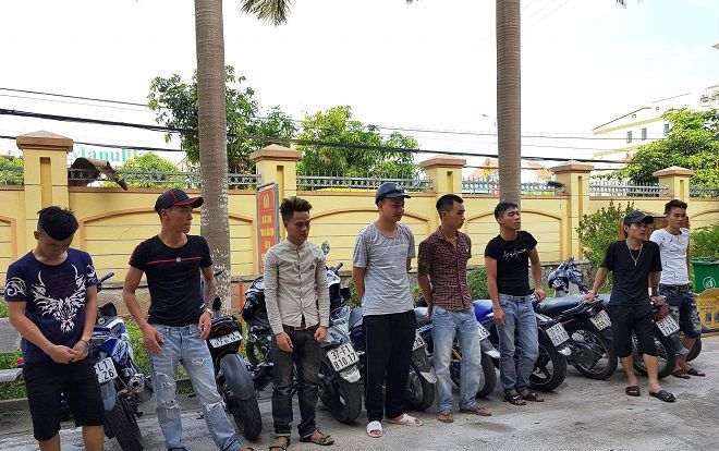 Xử phạt 35 triệu đồng nhóm thanh niên đi xe máy lạng lách đánh võng trên quốc lộ