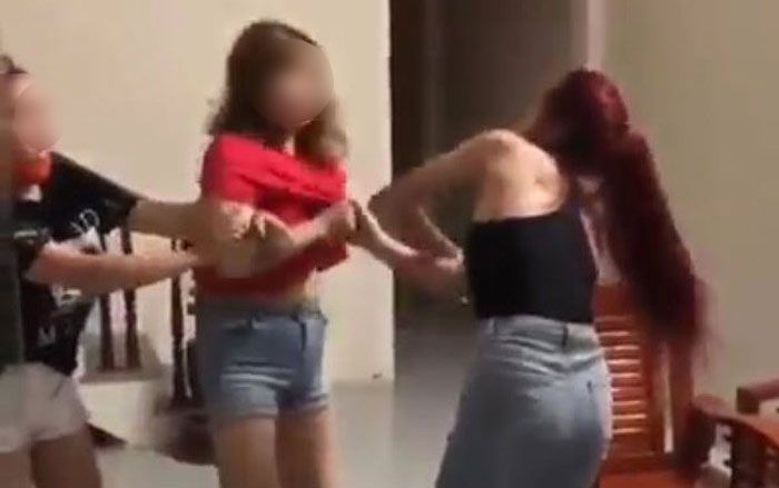 Xôn xao clip vợ bắt quả tang chồng đi nhà nghỉ cùng nhân tình lớn hơn 5 tuổi