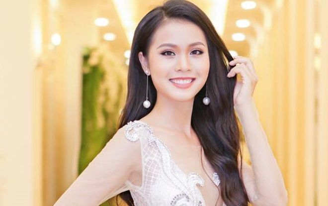 Hoa hậu biển Việt Nam toàn cầu đẹp nao lòng với áo dài trắng khi chấm vòng chung kết Sinh viên thanh lịch ĐH Văn hóa