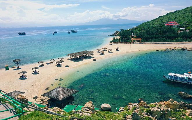 Nạp ngay ‘vitamin sea’ với bãi tắm đôi một bên nóng, một bên lạnh hot nhất Nha Trang
